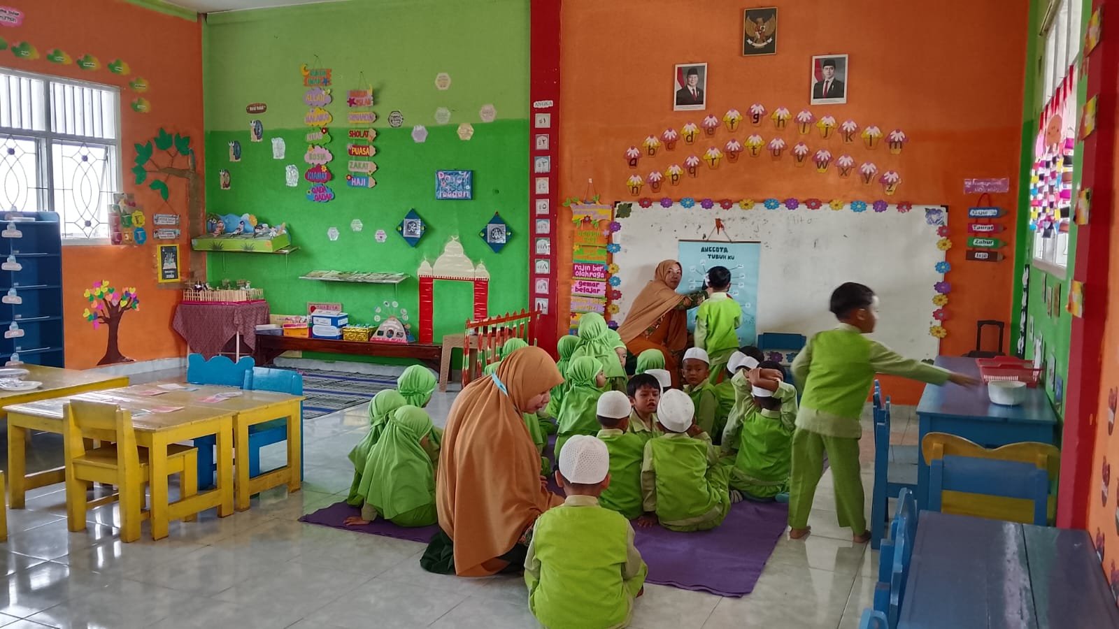 Suasana di Dalam Ruang Kelas